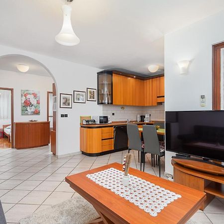 Sea View Apartment - Roberto Пореч Екстериор снимка