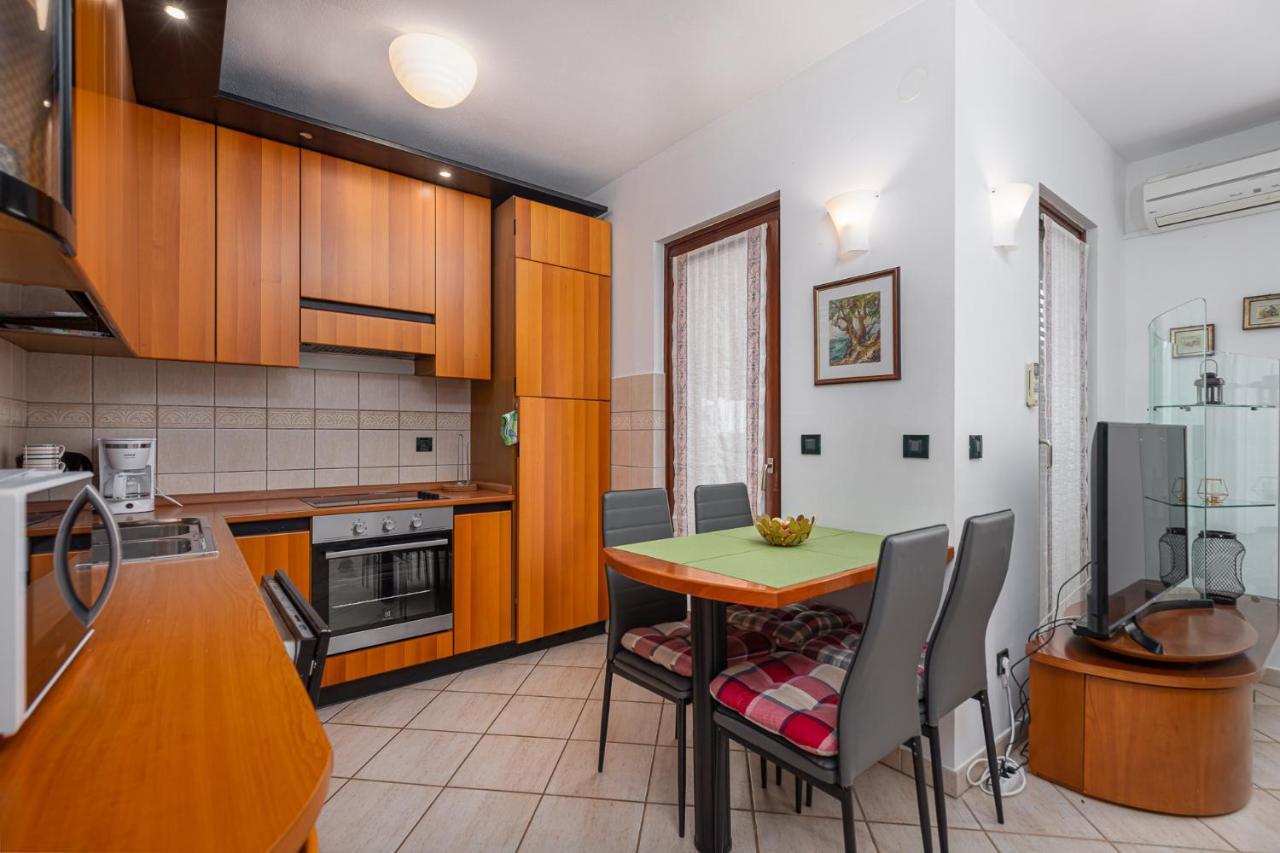 Sea View Apartment - Roberto Пореч Екстериор снимка