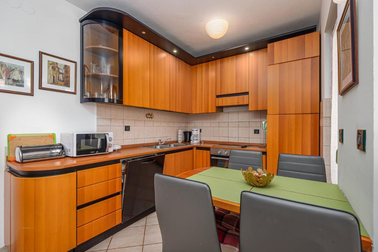 Sea View Apartment - Roberto Пореч Екстериор снимка