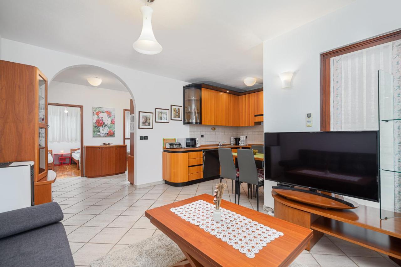Sea View Apartment - Roberto Пореч Екстериор снимка