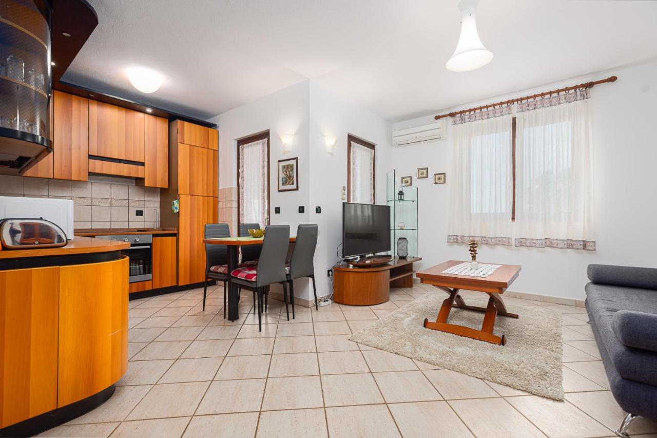 Sea View Apartment - Roberto Пореч Екстериор снимка