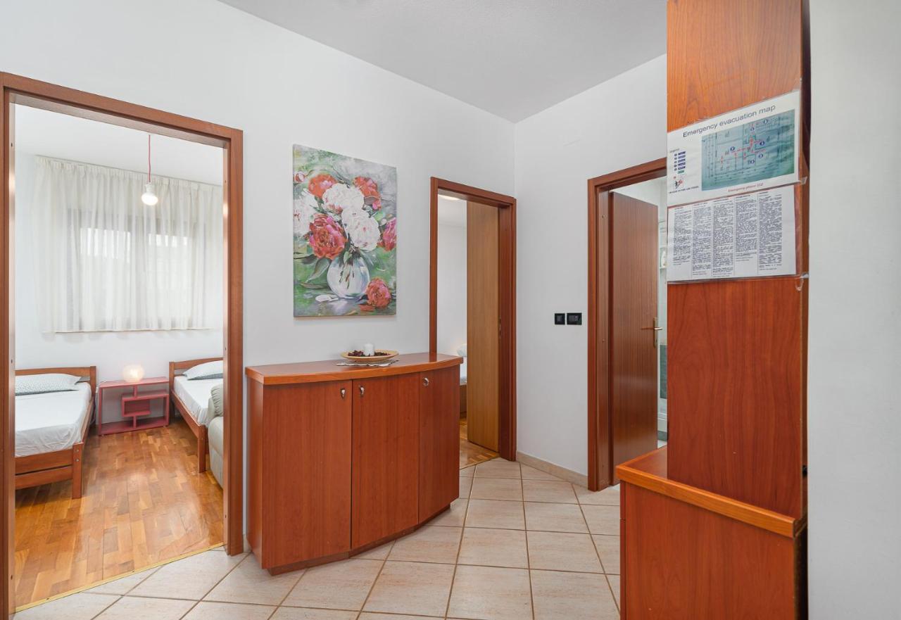 Sea View Apartment - Roberto Пореч Екстериор снимка